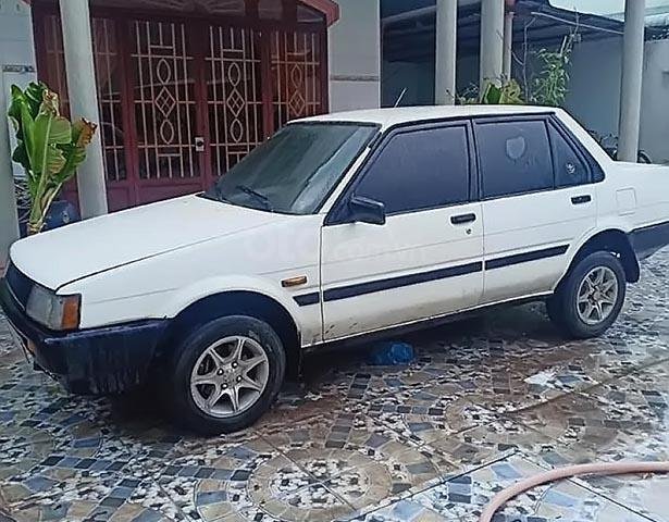 Cần bán gấp Toyota Corolla 1.3 MT năm 1990, màu trắng, nhập khẩu, giá tốt0