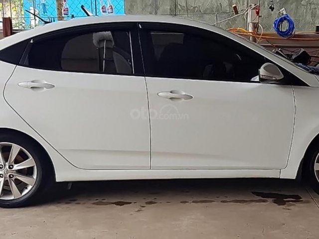 Cần bán lại xe Hyundai Accent 1.4 MT 2015, màu trắng, xe nhập số sàn, giá tốt0