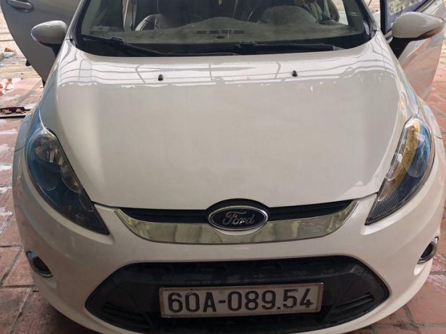 Cần bán Ford Fiesta năm sản xuất 2013, màu trắng, xe nhập, 345 triệu0