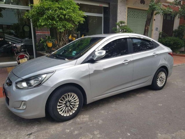 Cần bán lại xe Hyundai Accent năm sản xuất 2011, màu bạc, xe nhập, giá tốt0