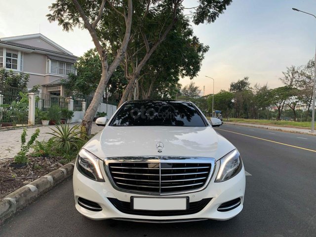 Chính chủ bán xe Mercedes S400L đời 2017, màu trắng, xe đi ít, giá tốt