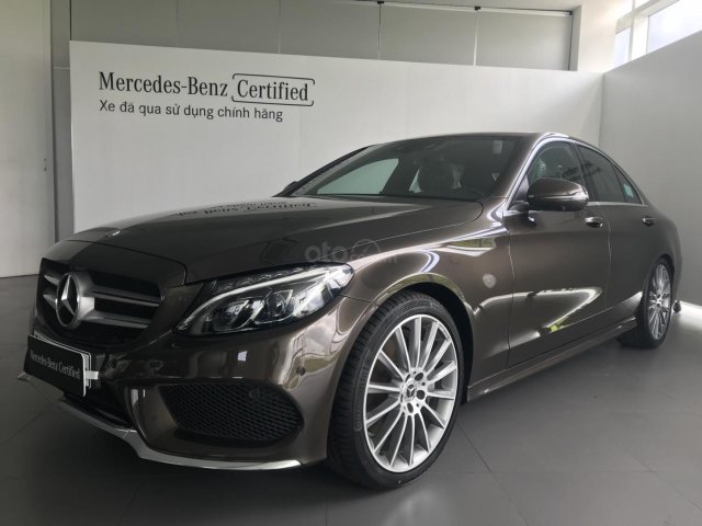 Cần bán Mercedes-Benz C300 2017 AMG màu nâu, nội thất đen, 17.000 km0