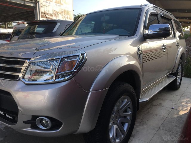 Cần bán xe Ford Everest đời 2015, màu vàng số tự động0