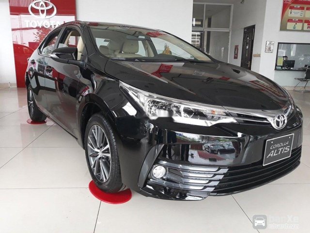 Bán xe Toyota Corolla Altis đời 2019, màu đen, 640 triệu0