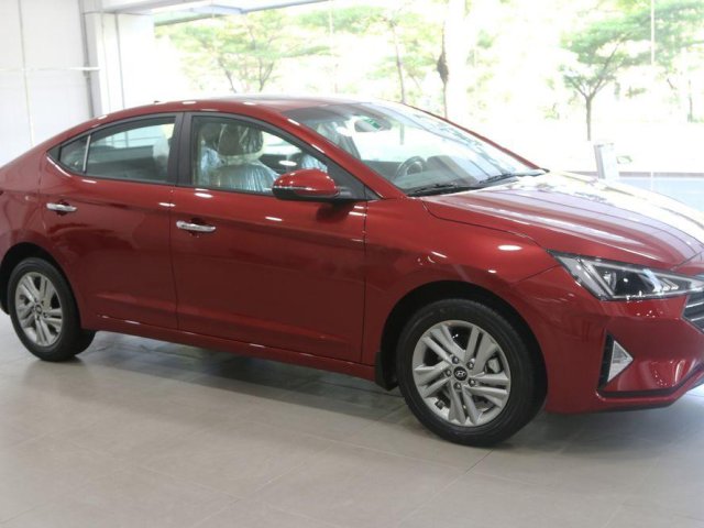 Bán Hyundai Elantra đời 2019, màu đỏ giá cạnh tranh0