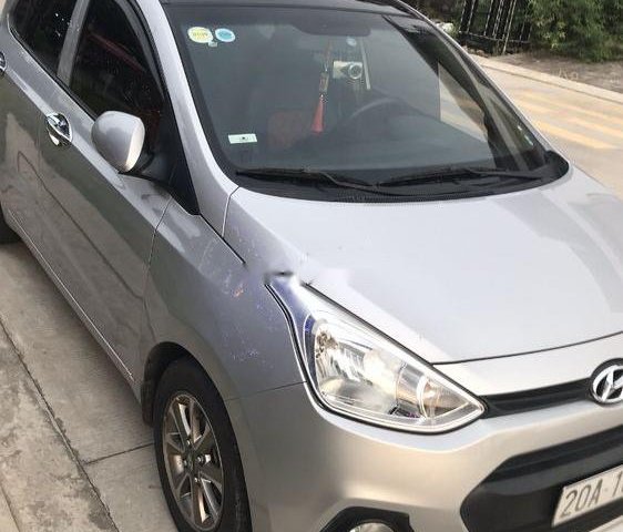 Bán ô tô Hyundai Grand i10 đời 2015, màu bạc, xe nhập xe gia đình0