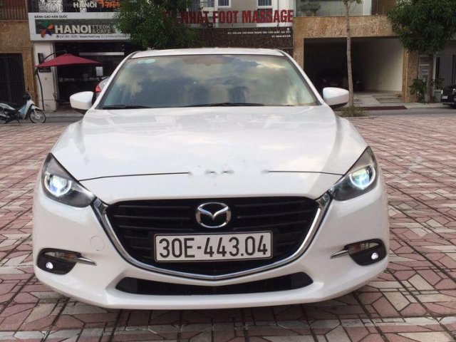 Bán Mazda 3 1.5AT đời 2017, màu trắng, máy êm ru0