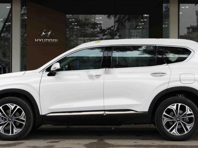 Cần bán lại xe Hyundai Santa Fe năm sản xuất 2019, màu trắng0