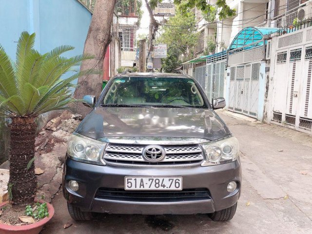 Chính chủ bán Toyota Fortuner đời 2009, màu xám0