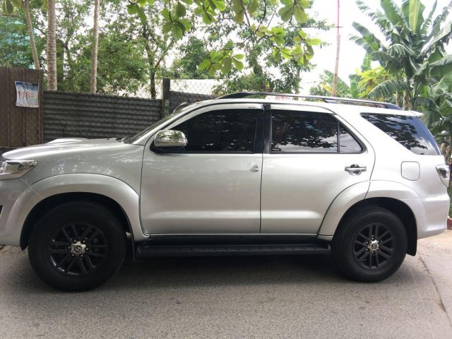 Cần bán gấp Toyota Fortuner sản xuất 2016, màu bạc xe gia đình 0