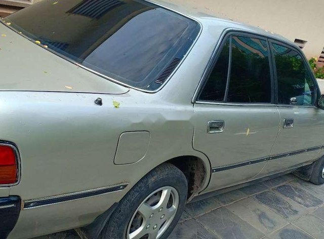 Thanh lý xe Toyota Cressida năm 1993, màu vàng, nhập khẩu