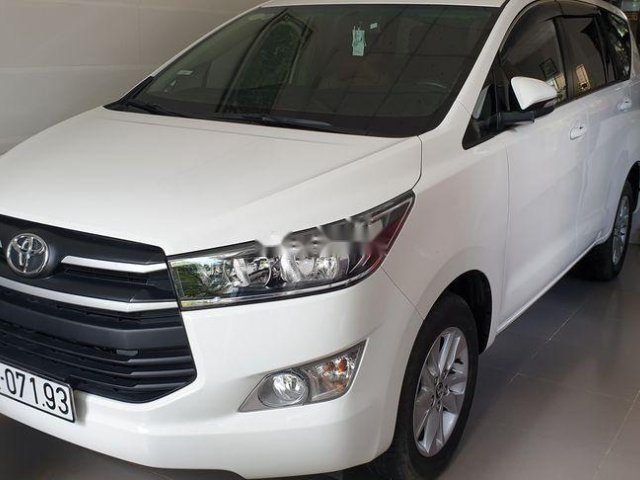 Bán Toyota Innova E MT năm sản xuất 2017, màu trắng, chính chủ0