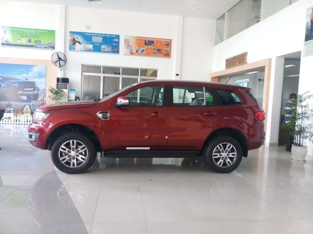 Bán Ford Everest sản xuất 2019, màu đỏ, xe nhập0