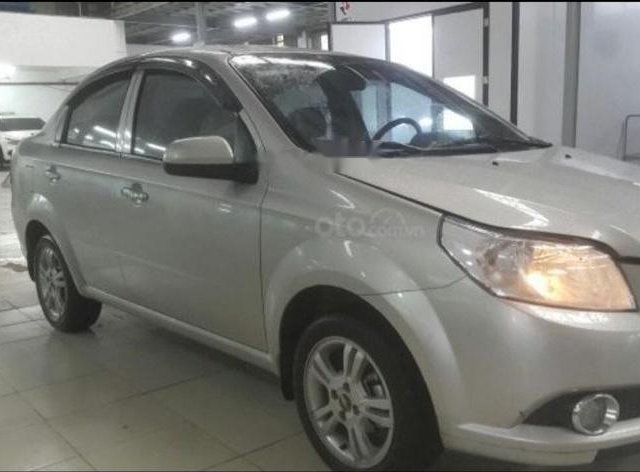 Gia đình bán Chevrolet Aveo sản xuất năm 2016, màu bạc0