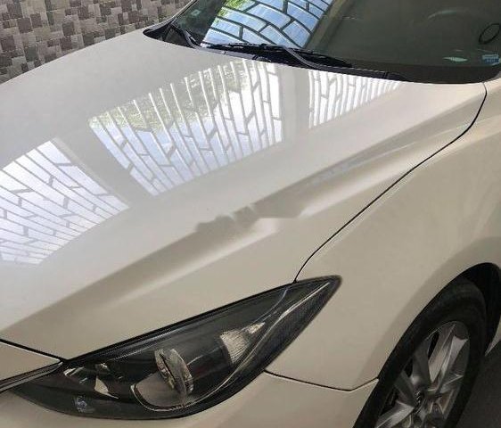 Bán Mazda 3 năm 2017, màu trắng, chính chủ0