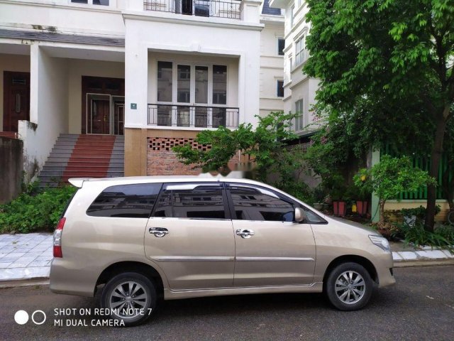 Bán Toyota Innova đời 2013, màu vàng chính chủ0