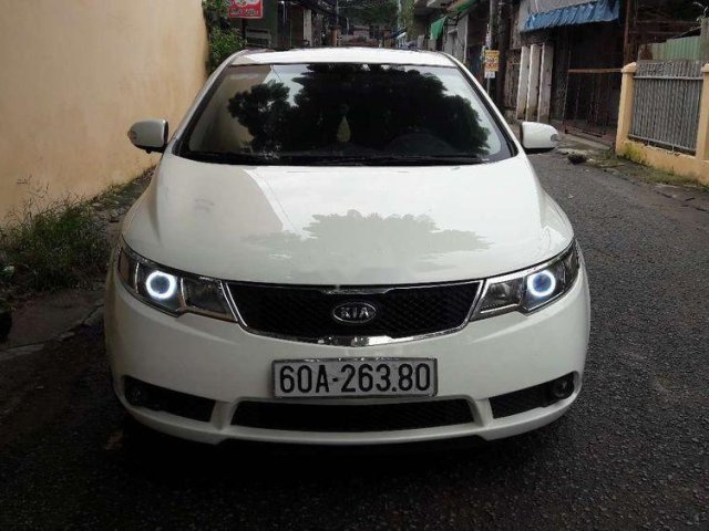 Bán Kia Forte đời 2010, màu trắng, số tự động, giá 370tr0