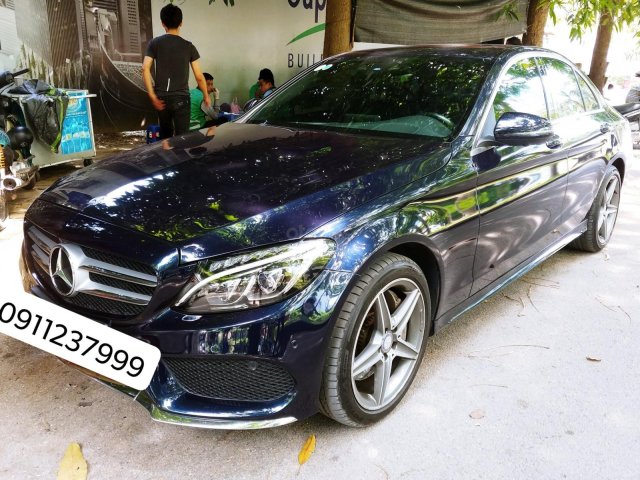 Cần bán xe Mercedes C300 AMG ĐK T5/2017, màu xanh Cavansite cực hot0