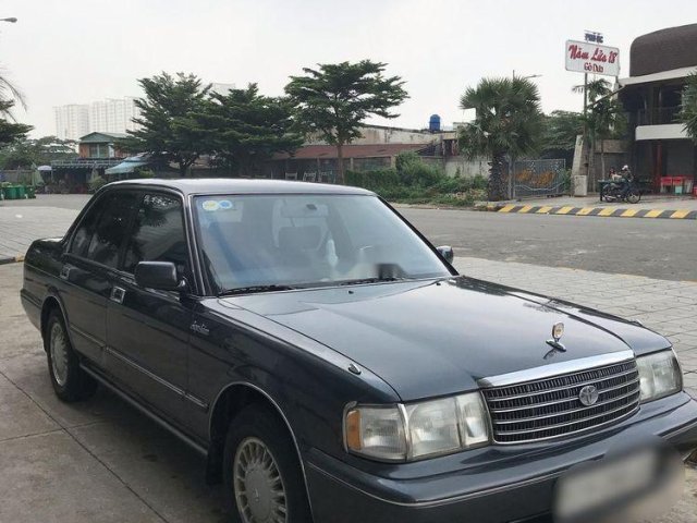 Gia đình bán Toyota Crown năm sản xuất 1994, xe nhập, màu xanh xám0