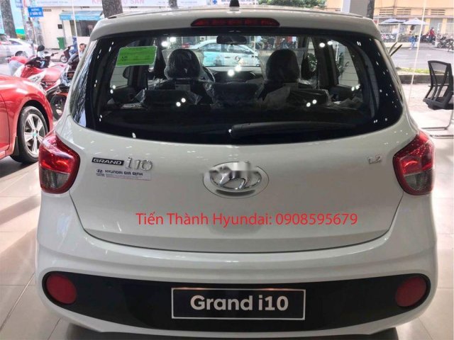 Bán ô tô Hyundai Grand i10 sản xuất năm 2019, màu trắng, 330 triệu