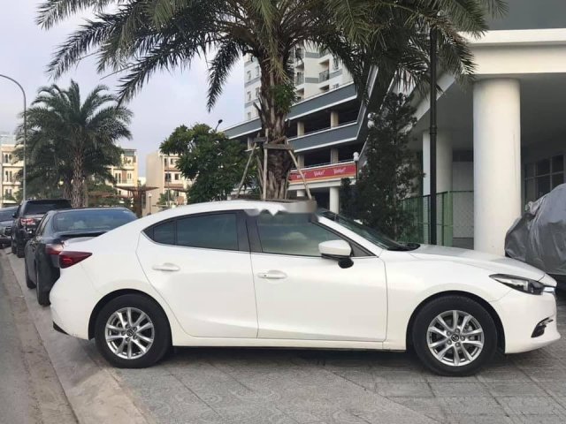Cần bán lại xe Mazda 3 AT năm 2019, màu trắng, nhập khẩu, giá tốt0