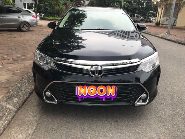 Chính chủ bán xe Toyota Camry 2.0E năm sản xuất 2017, màu đen