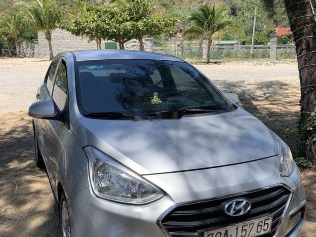 Chính chủ bán Hyundai Grand i10 đời 2017, màu bạc