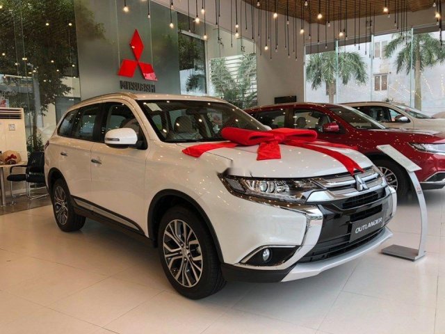 Cần bán Mitsubishi Outlander sản xuất 2019, màu trắng, giá tốt