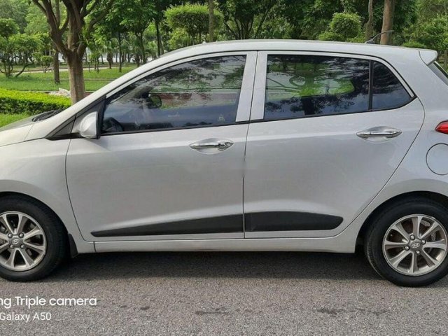 Bán Hyundai Grand i10 năm 2014, màu bạc, nhập khẩu