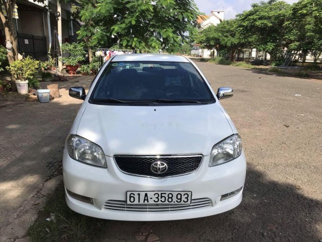 Cần bán Toyota Vios đời 2004, màu trắng0