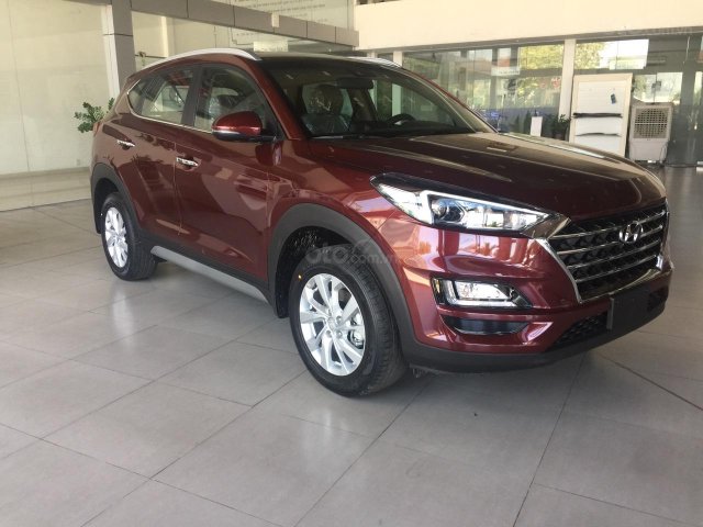 Bán xe Hyundai Tucson năm sản xuất 2019, màu đỏ, 796 triệu0