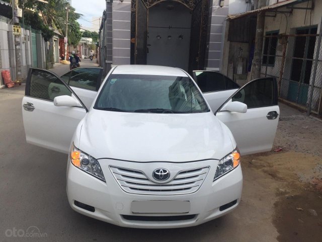 Cần bán xe Toyota Camry LE 2007 màu trắng, nhập Mỹ