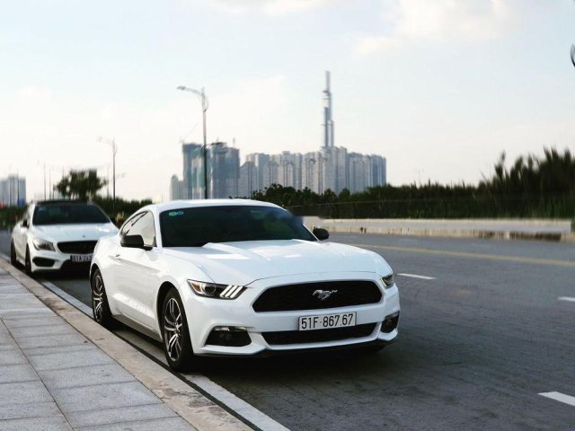 Cần bán lại xe Ford Mustang 2.3 đời 2015, màu trắng, xe nhập