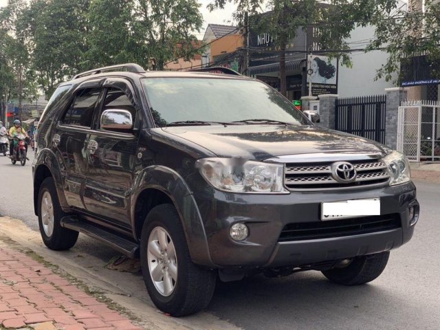 Bán Toyota Fortuner đời 2009, màu xám, máy dầu0