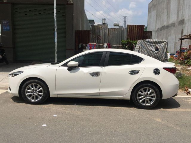 Cần bán lại xe Mazda 3 sản xuất năm 2018, màu trắng, giá 640tr0