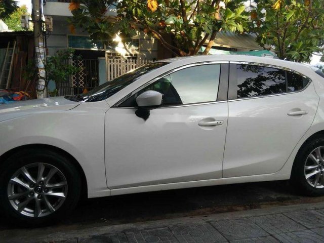 Bán xe cũ Mazda 3 năm sản xuất 2015, màu trắng0