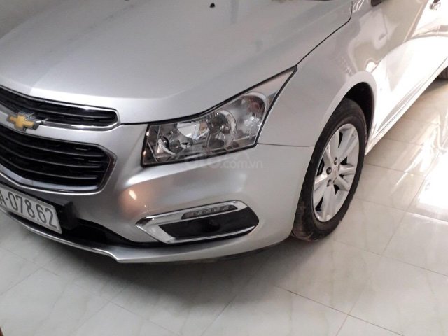 Bán Chevrolet Cruze 1.6LT đời 2017, màu bạc0