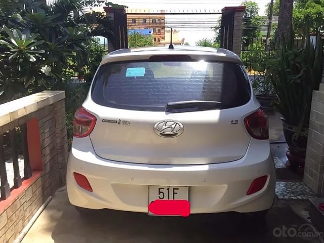 Cần bán gấp Hyundai Grand i10 1.2 AT đời 2015, màu trắng, xe nhập 0