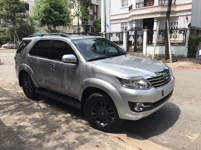 Bán Toyota Fortuner năm 2016, màu bạc0