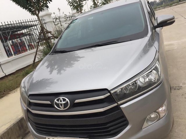 Bán xe Toyota Innova năm 2016, màu xám, chính chủ0