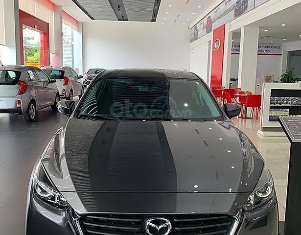 Bán xe Mazda 3 1.5 AT sản xuất năm 2019, màu đen, giá tốt