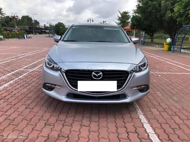 Cần bán xe Mazda 3 đời 2018, màu bạc0