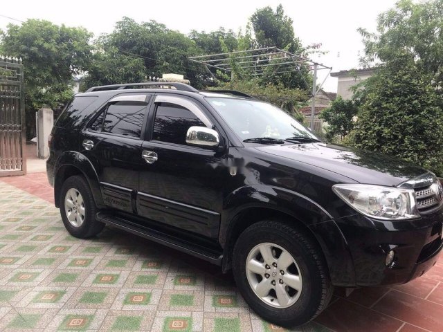 Chính chủ bán Toyota Fortuner đời 2010, màu đen0