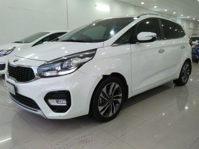 Bán Kia Rondo AT sản xuất năm 2018, màu trắng, giá chỉ 596 triệu