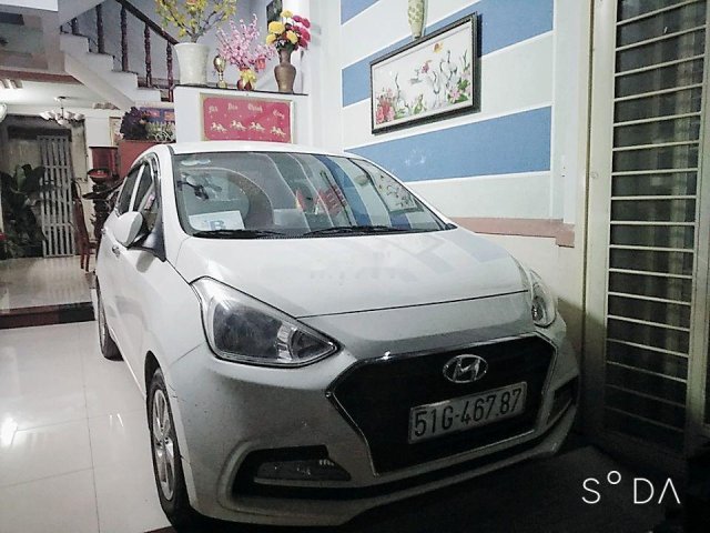 Cần bán gấp Hyundai Grand i10 đời 2017, màu trắng0