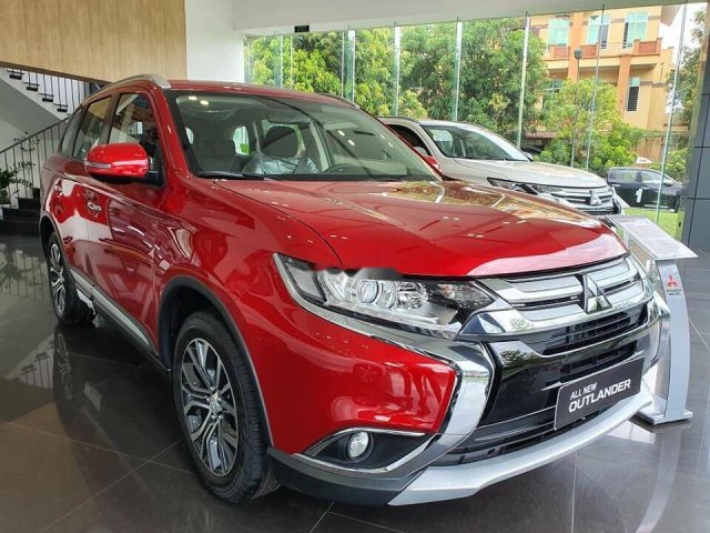 Cần bán xe Mitsubishi Outlander 2019, màu đỏ, giá cạnh tranh0