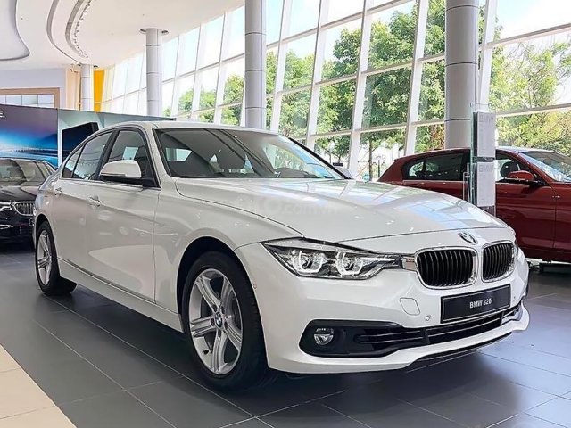 Bán BMW 3 Series 320i sản xuất 2019, màu trắng, xe nhập