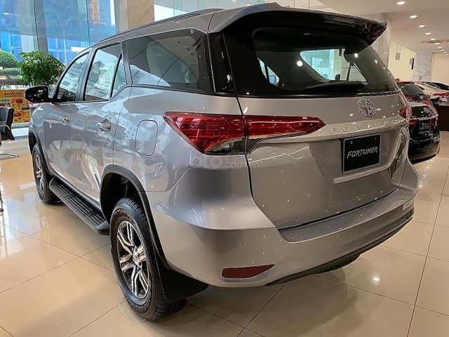 Bán Toyota Fortuner 2.4G 4x2 MT đời 2019, màu bạc, giá chỉ 948 triệu0