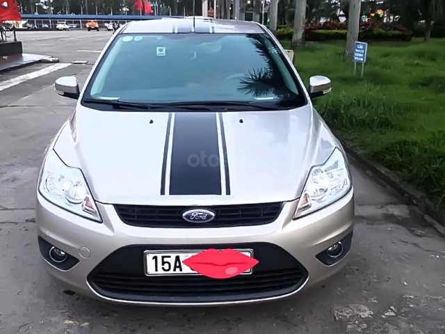 Bán Ford Focus 1.8 AT 2012, màu bạc chính chủ