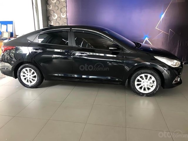 Cần bán xe Hyundai Accent 1.4 MT sản xuất 2018, màu đen0